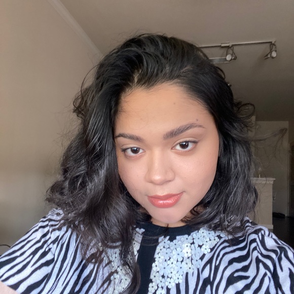 Meet your Posher, Mariana - Picture 1 of 1